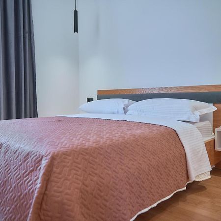 Kalpazo Inn Tirana Exteriör bild