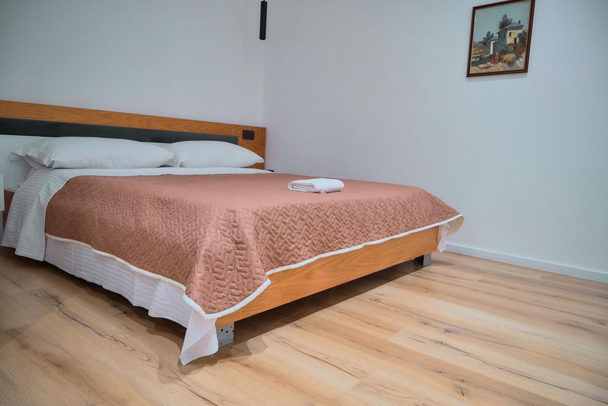 Kalpazo Inn Tirana Exteriör bild