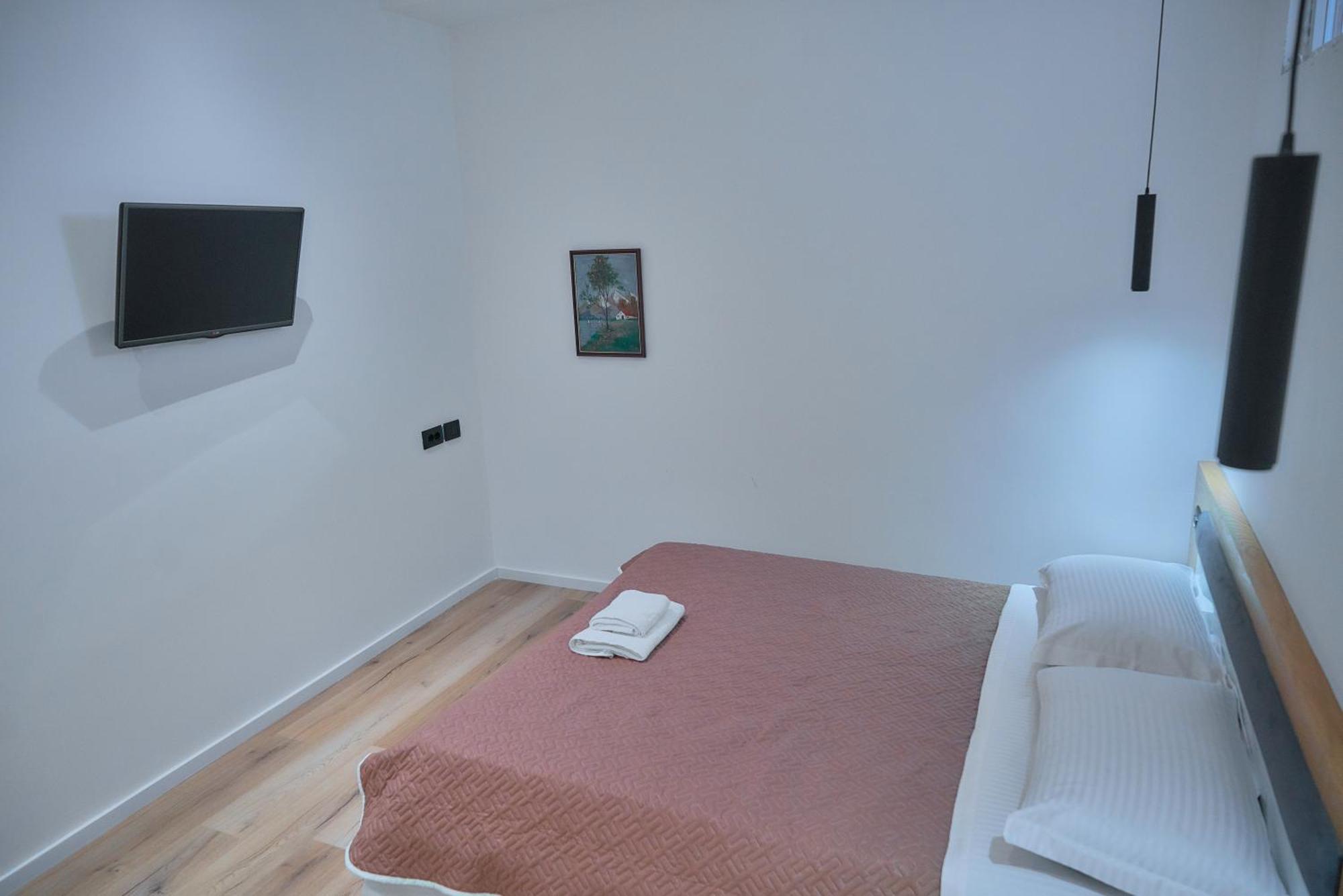 Kalpazo Inn Tirana Exteriör bild