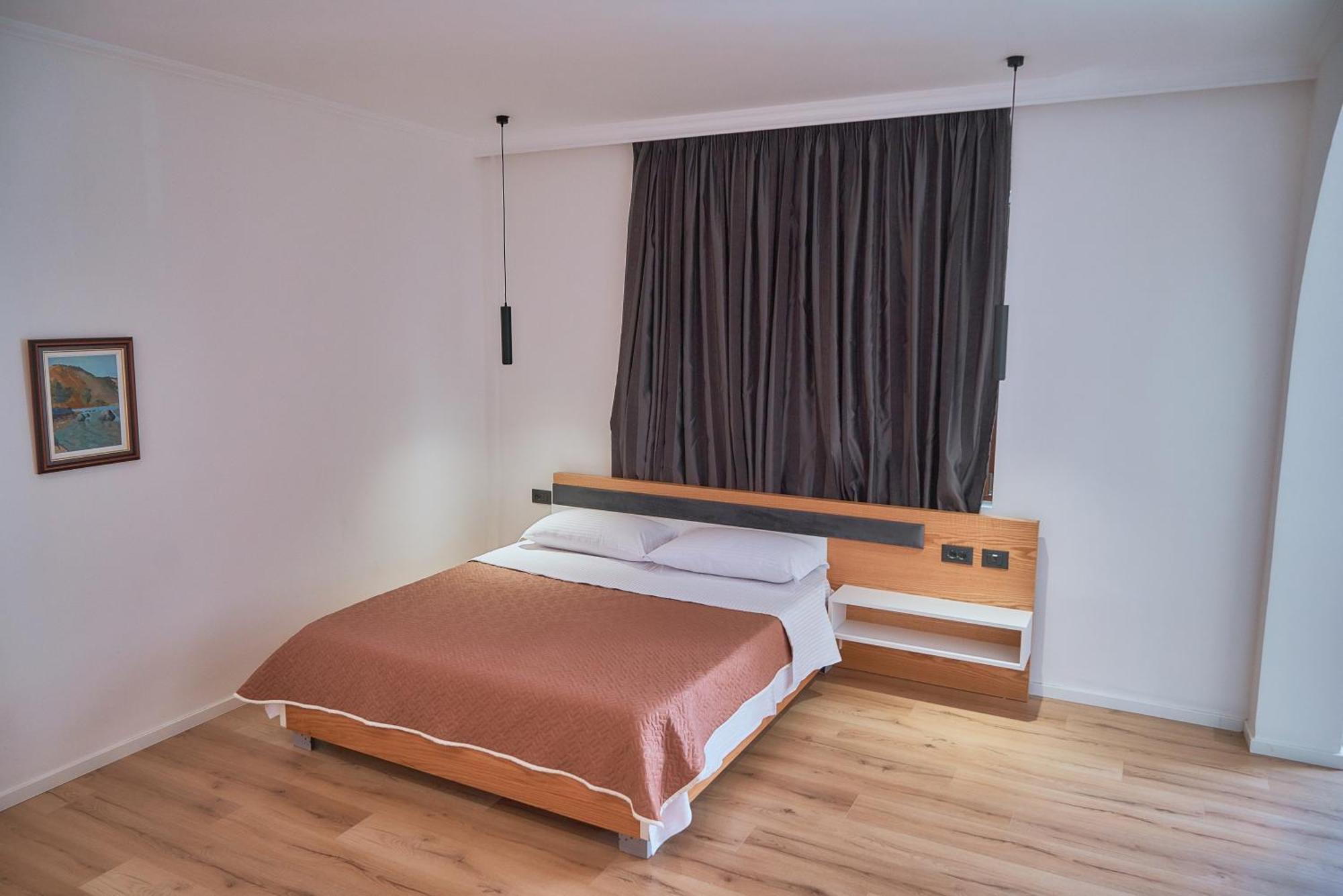 Kalpazo Inn Tirana Exteriör bild