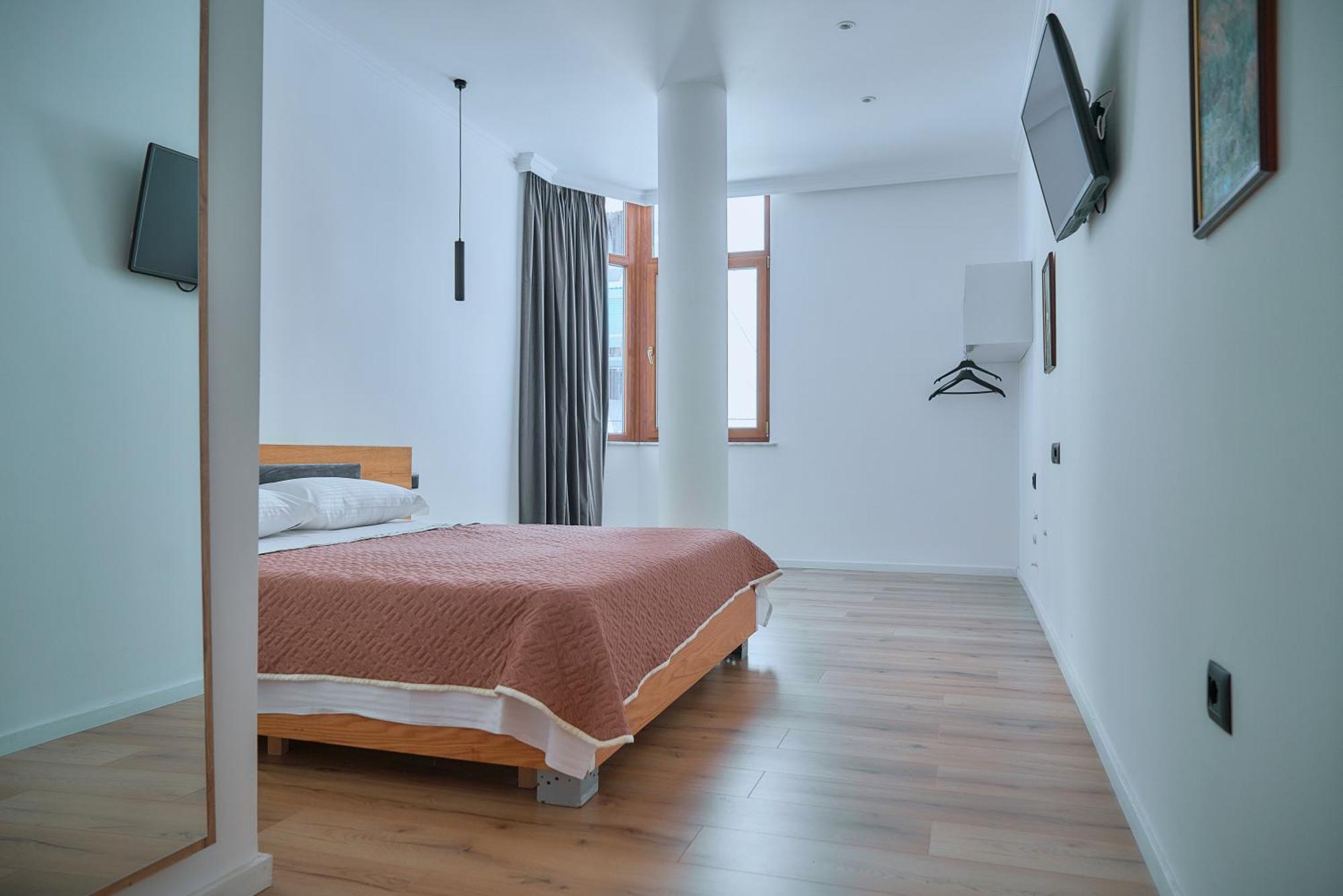 Kalpazo Inn Tirana Exteriör bild