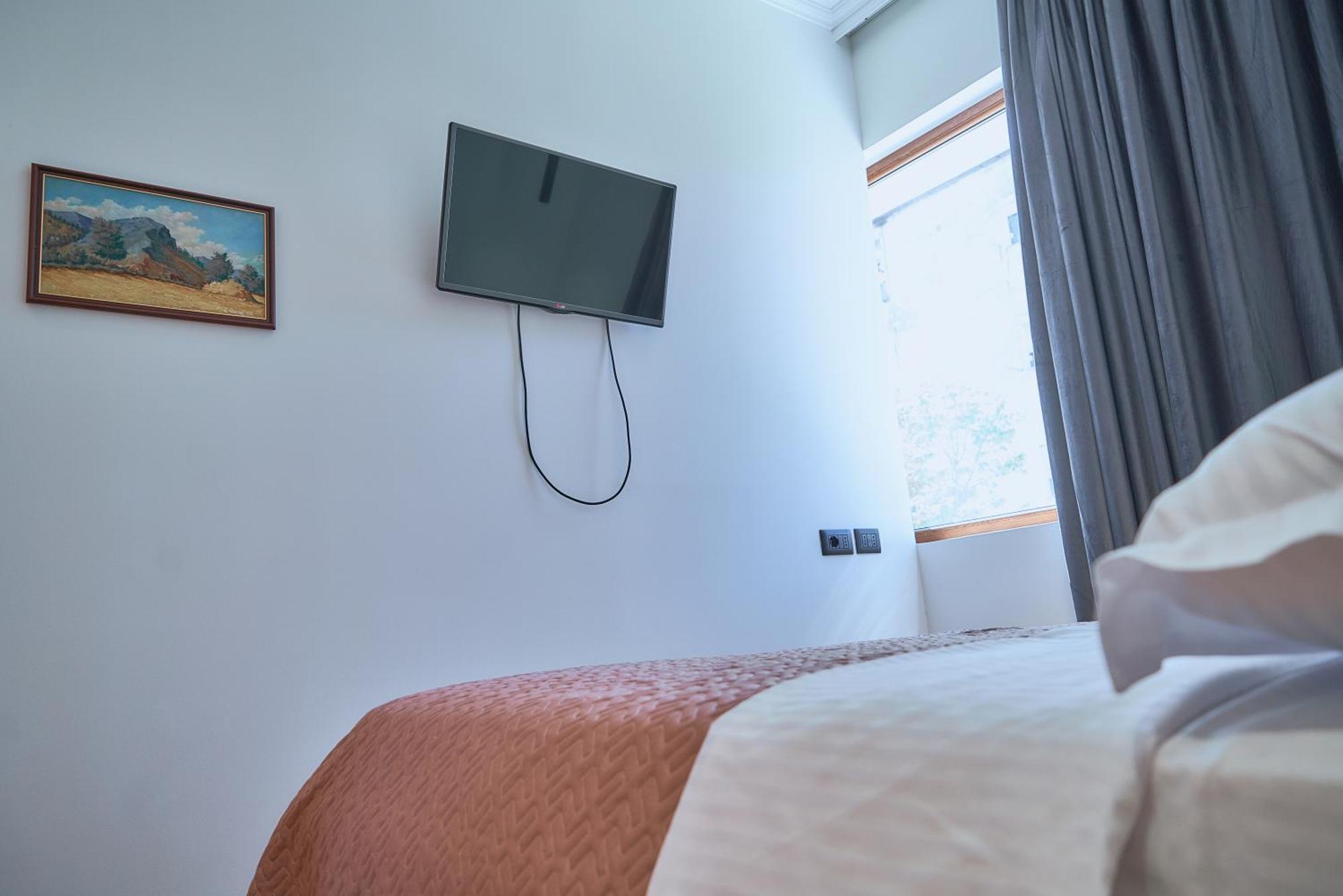 Kalpazo Inn Tirana Exteriör bild