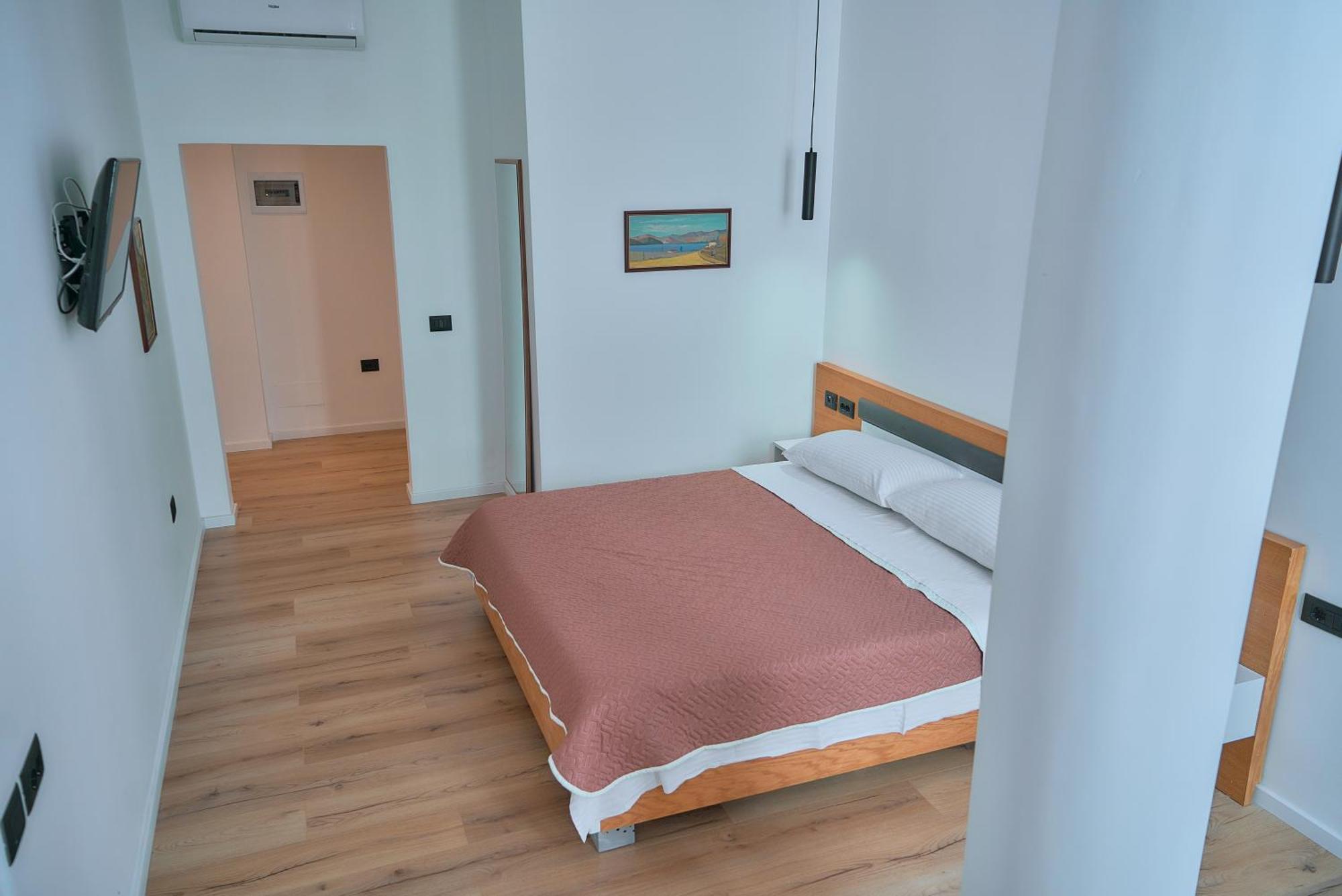 Kalpazo Inn Tirana Exteriör bild