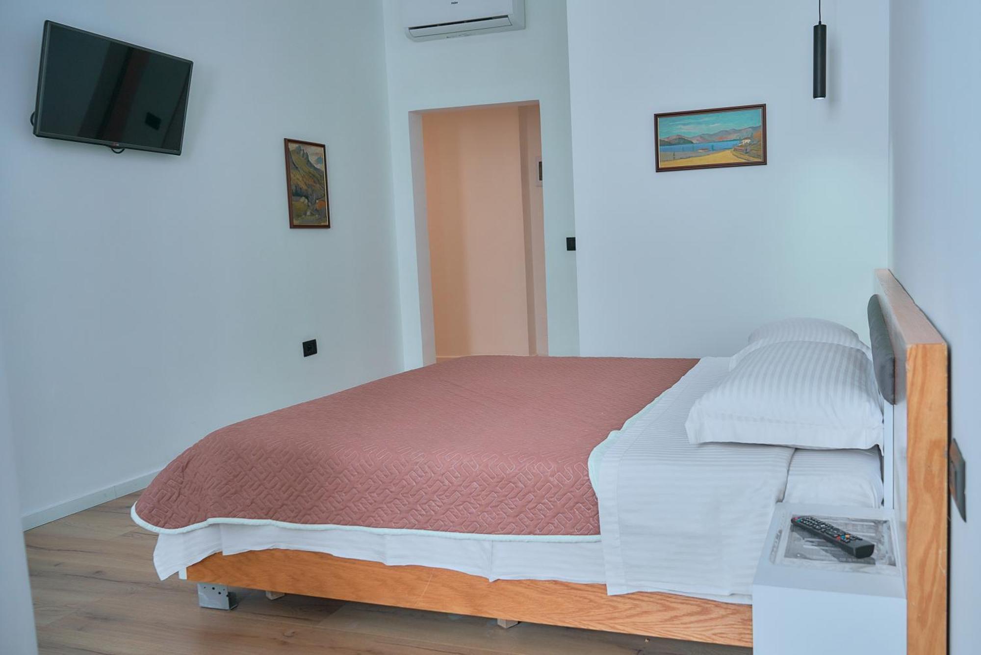 Kalpazo Inn Tirana Exteriör bild
