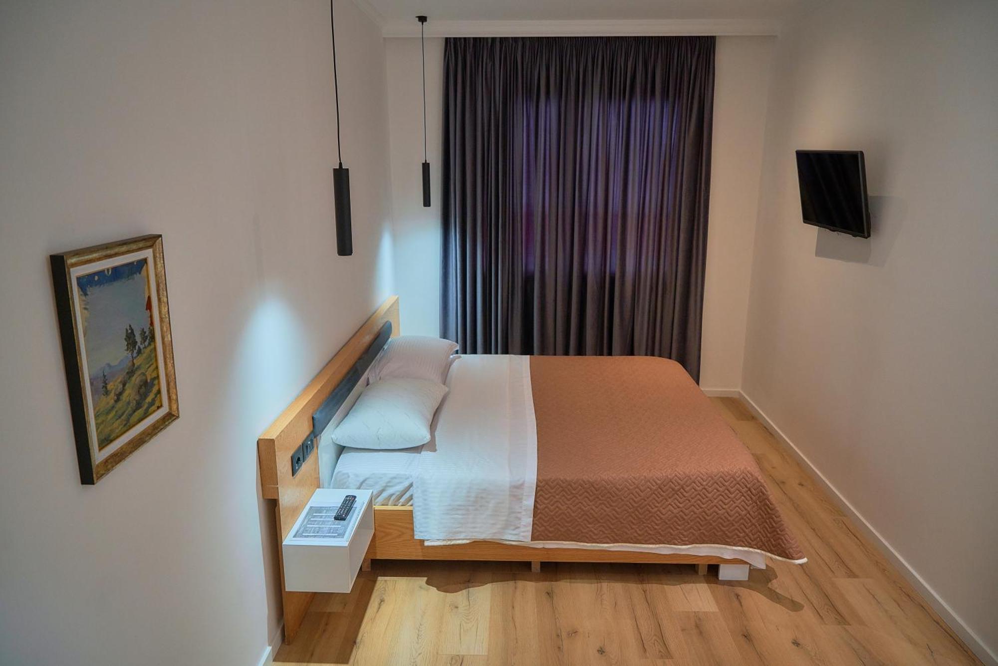 Kalpazo Inn Tirana Exteriör bild