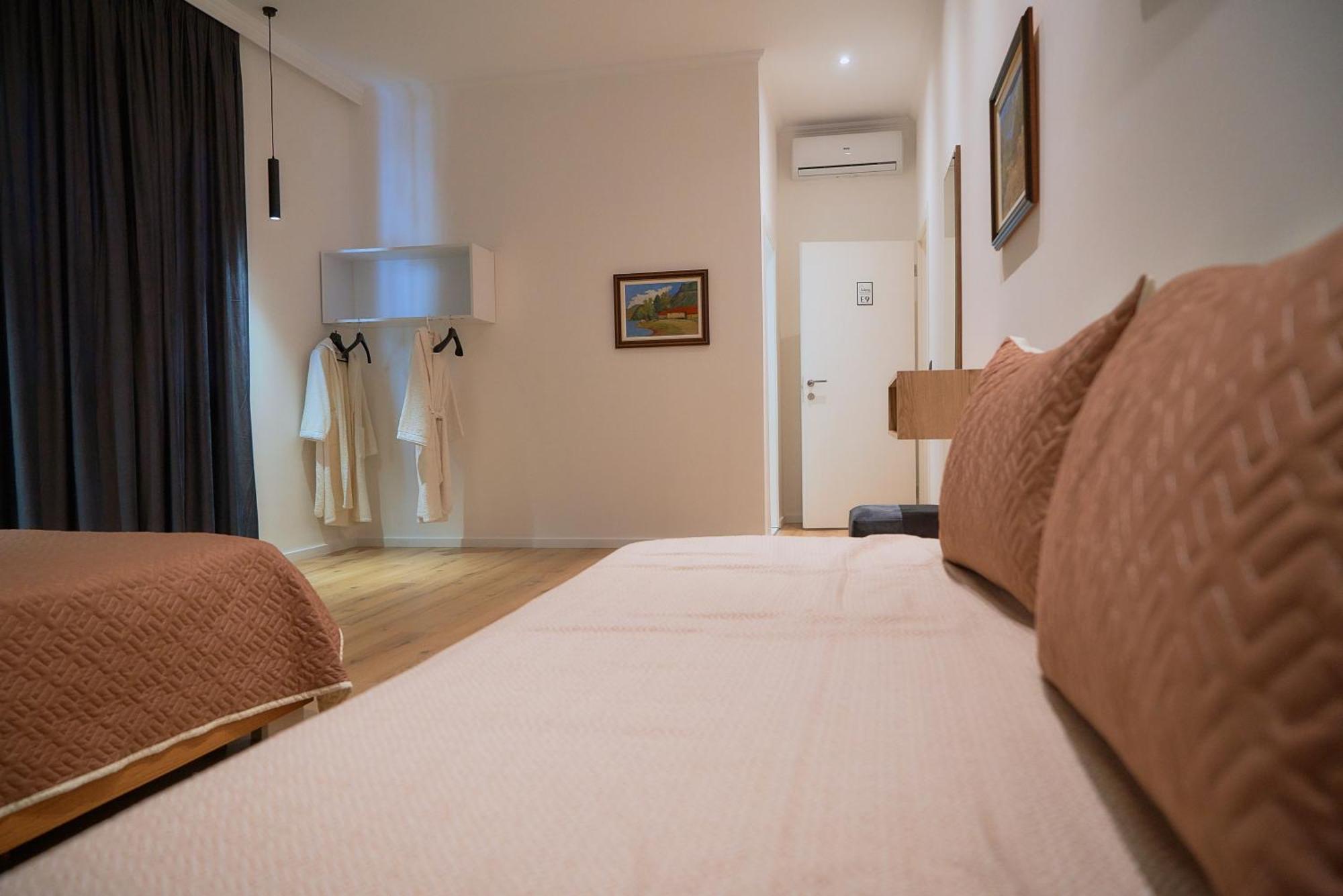 Kalpazo Inn Tirana Exteriör bild